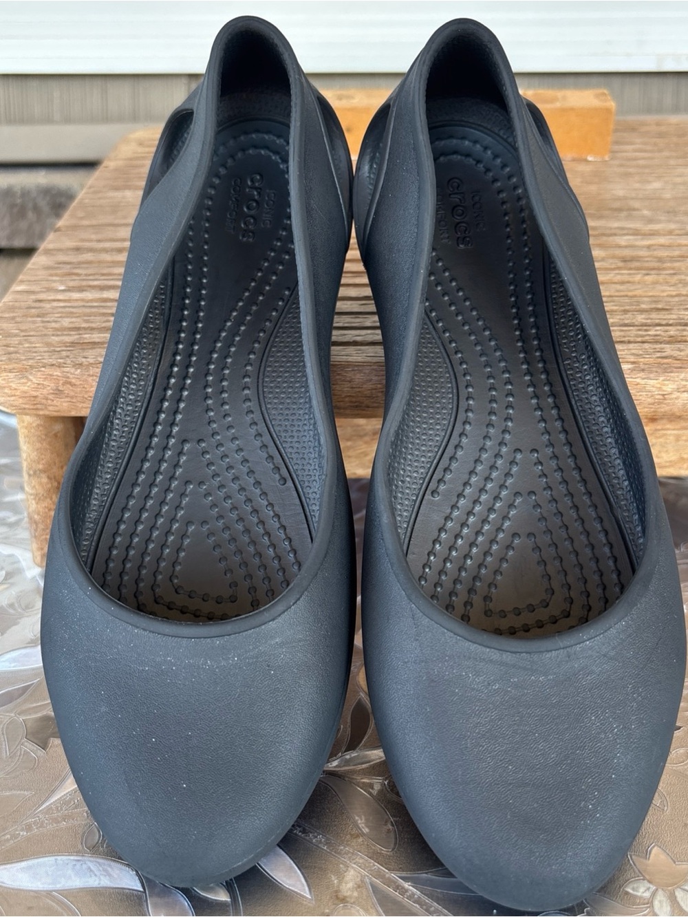 CROCS Women's Black/Deep Blue Slip-On Ballet Flats 6 * Read
